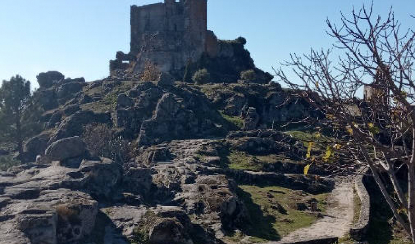 Fotografía de un castillo de la Sierra de Gata (Sfera Proyecto Ambiental)